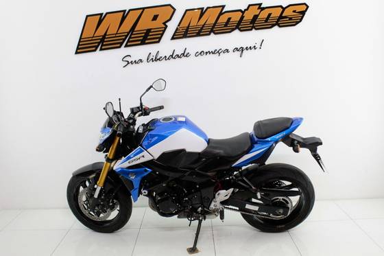SUZUKI GSR 750 SUZUKI GSR 750